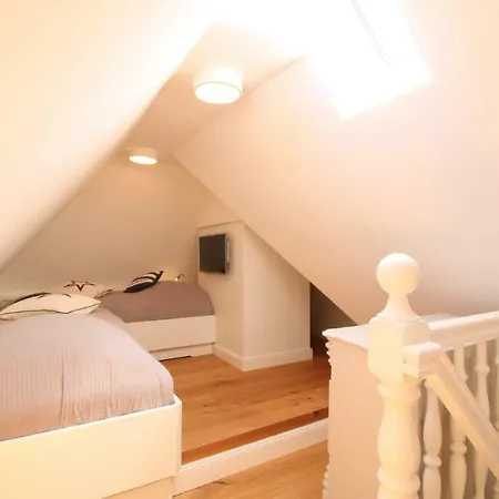 Ferien Domizil Luvwai 7 - Obergeschoss Apartament *