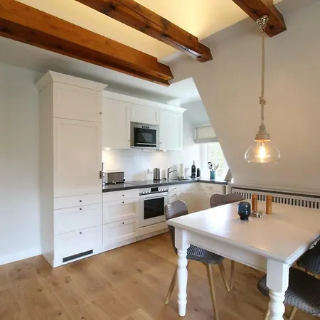 Ferien Domizil Luvwai 7 - Obergeschoss Apartament